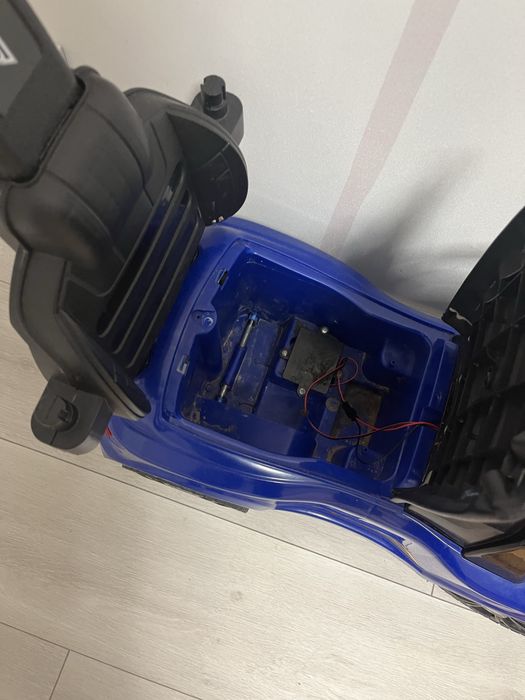 Машинка с родительской ручкой