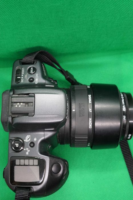 Minolta Dynax 500si Super + Sigma AF Macro 50mm f/2.8 + 2 Flashes