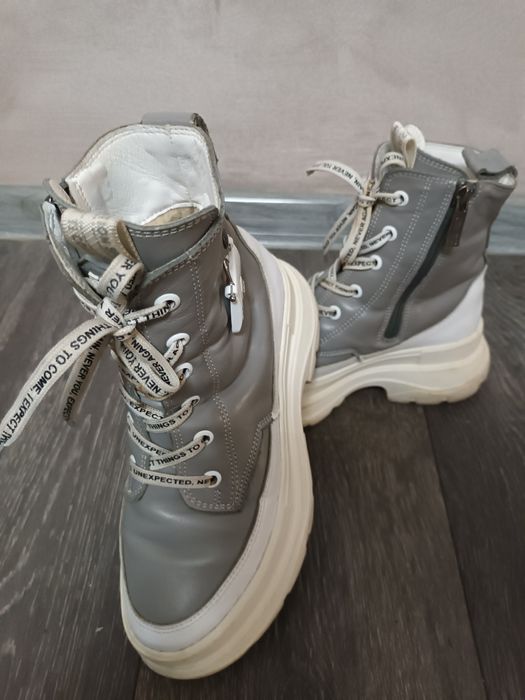 Продам фирменные  кожаные зимние ботинки