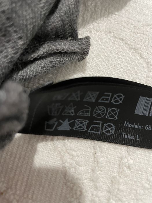 30% wełny - azurowa bluzeczka sweterkowa Massimo Dutti.   Portugalia.