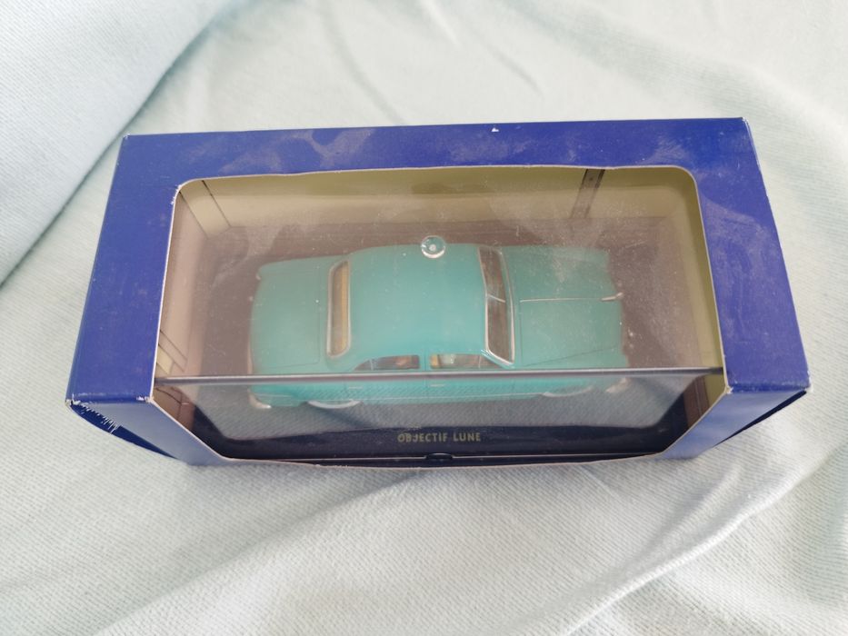 Miniatura colecionável do Ford Custom (1949) do Tintim,