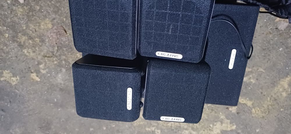 Colunas de som creative