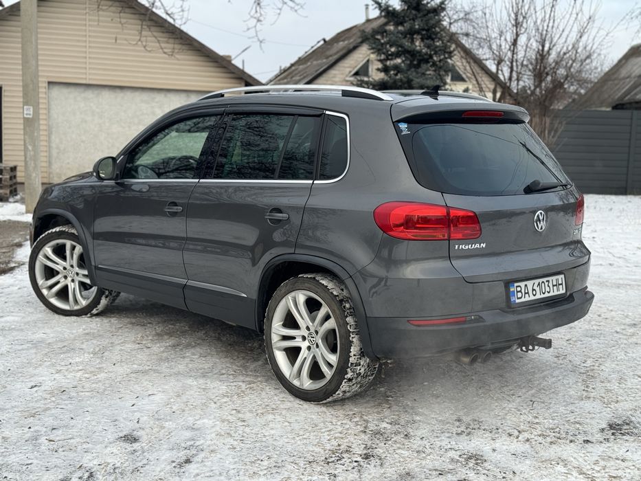 Volkswagen Tiguan R line 2.0 автомат
