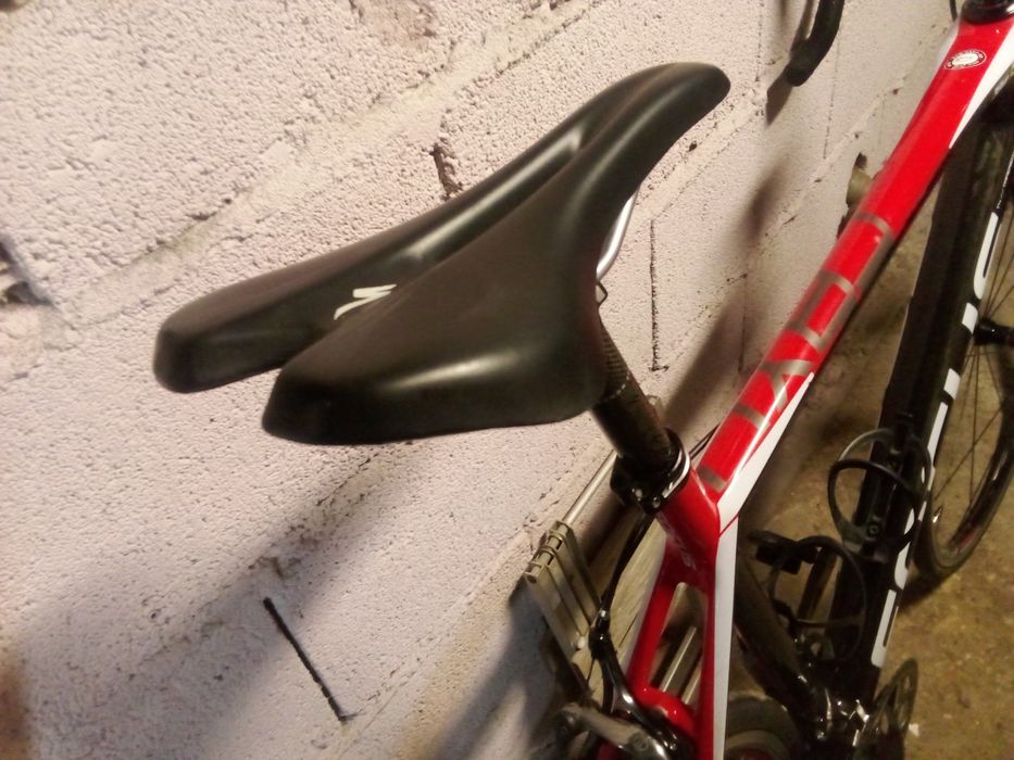 Bicicleta focus em carbono