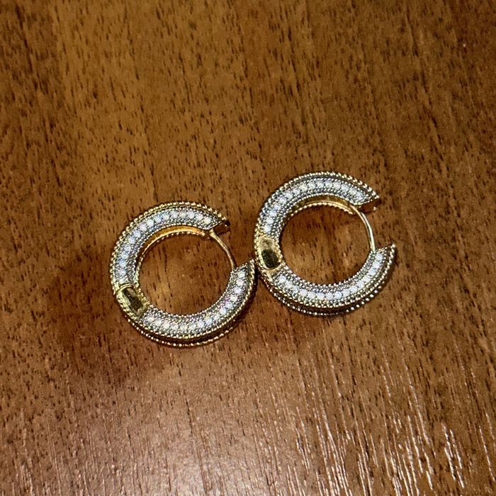 Сережки, медичне золото