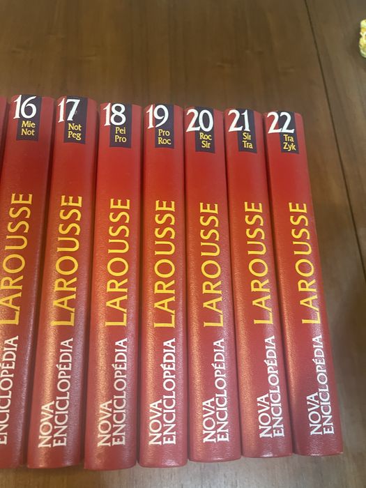 Livro Nova Enciclopedia Larousse
