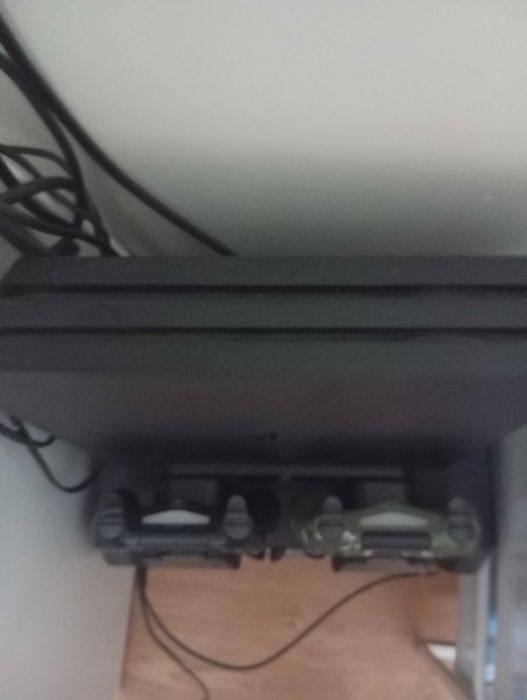 Ps4 pro 1T estado completamente bom com caixa