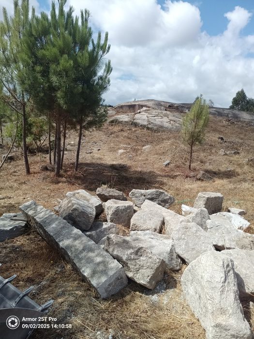 Pedra rústica para muros