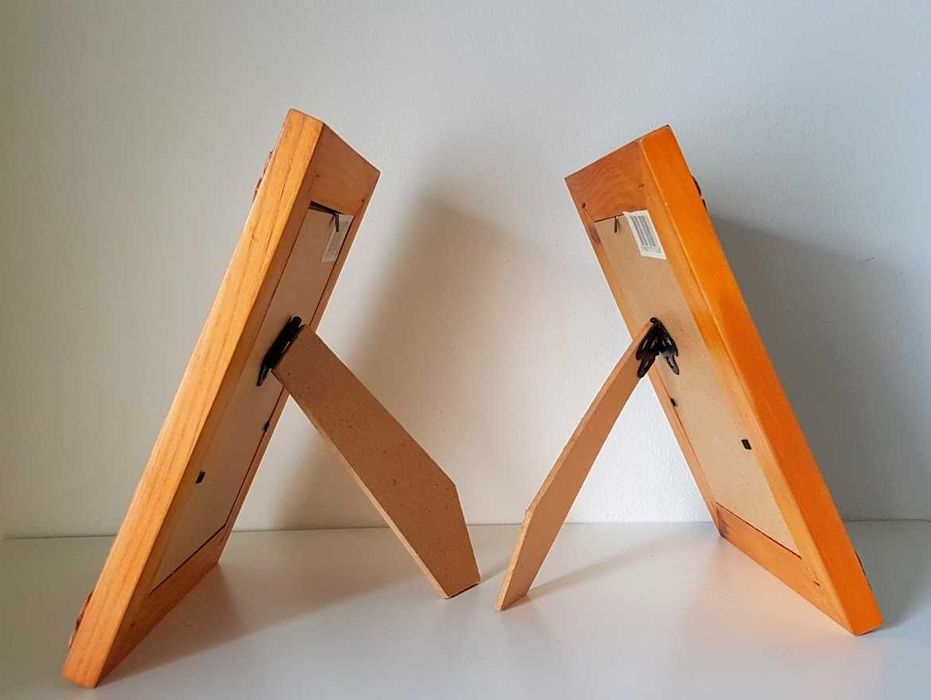 Par de molduras em madeira novas a estrear