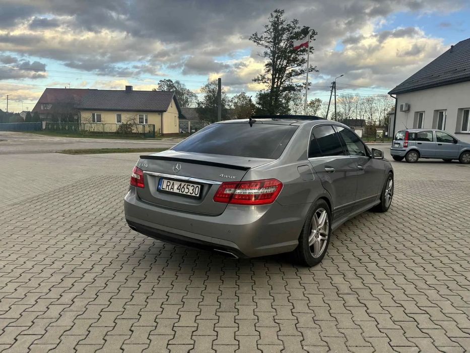 Mercedes-Benz Klasa E 2011r. MERCEDES BENZ E550 5.5 V8 388 Koni 4matic LPG MASAŻE AMG