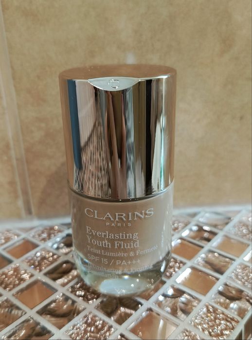 Podkład Clarins Everlasting Youth