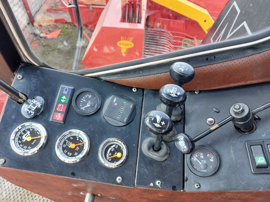 Зернозбиральний комбайн Massey Ferguson 16 2.7m