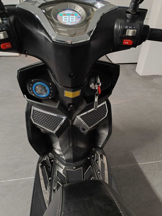 Scooter elétrica Sunra Hawk