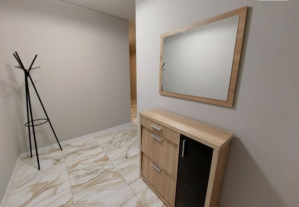 Здається 1-км.Біля Парку.