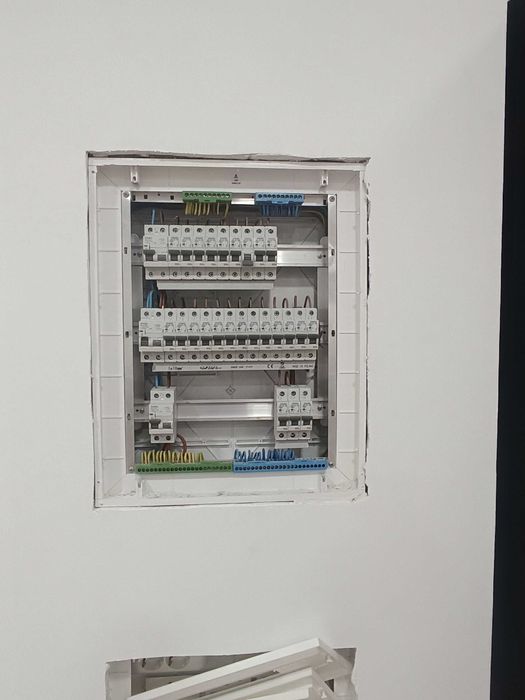 Serviços de eletricidade e manutenção de casas