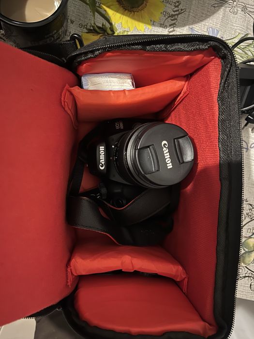 Продам фотоапарат Canon 4000D