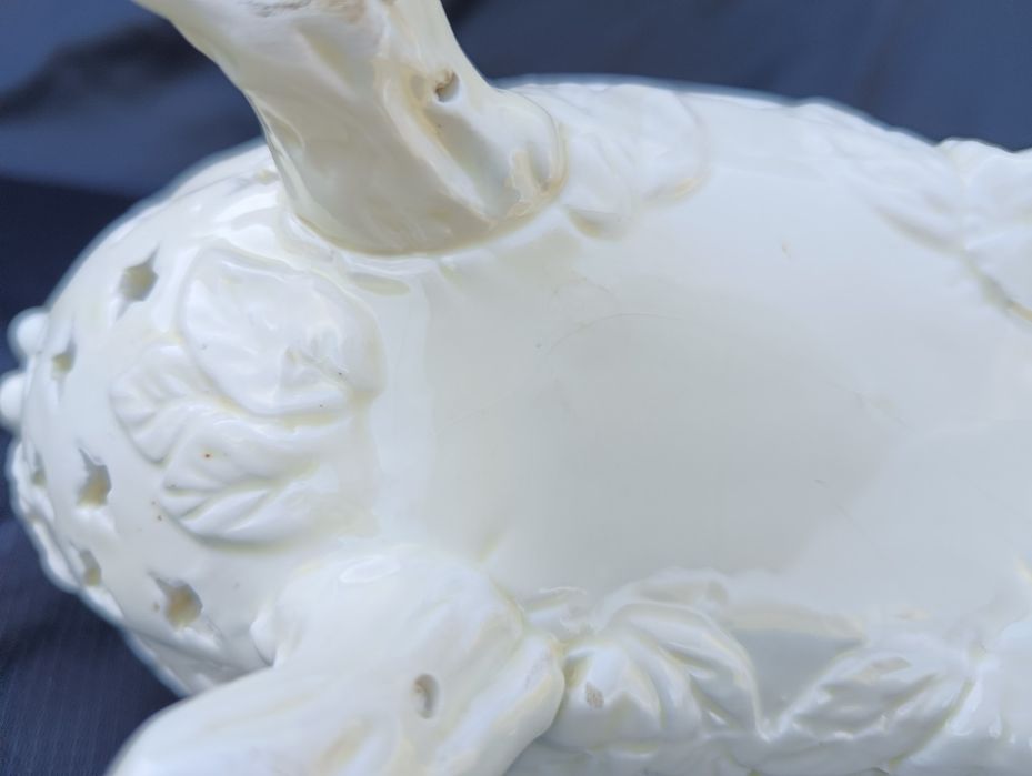 Ceramiczna ażurowa patera z cherubinami