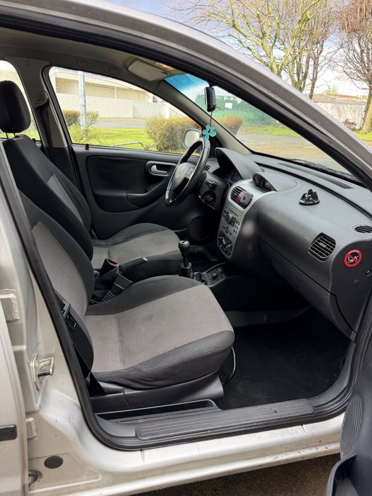 Opel Corsa 1.3 diesel - Ar Condicionado - 5lugares