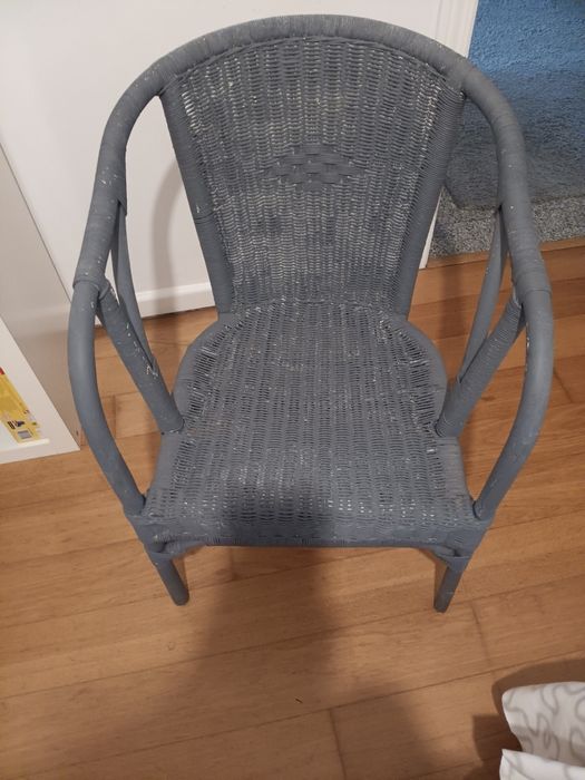 Cadeira em verga pintada com almofada