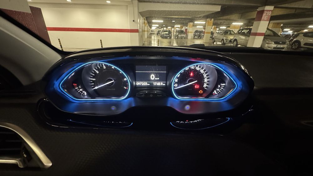 Peugeot 2008 — fotografia 8