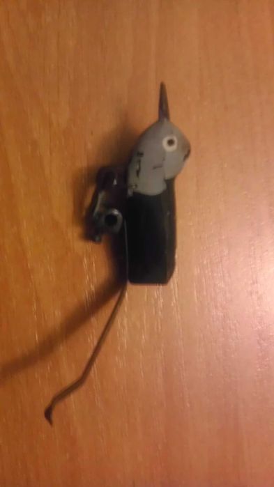 Птичка из часов с кукушкой.