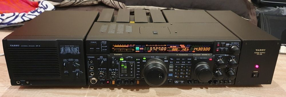 Transceiver/ Radio  Yaesu Ft 1000mp mark V 200W   11m/ CB radio