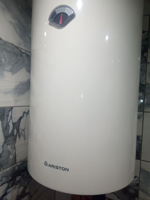 Продам бойлер ariston