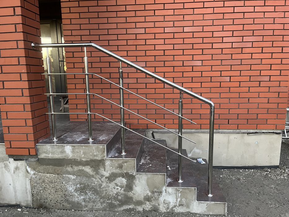 Перила з нержавійки  , огородження ,  перила зі склом  та деревом!!!