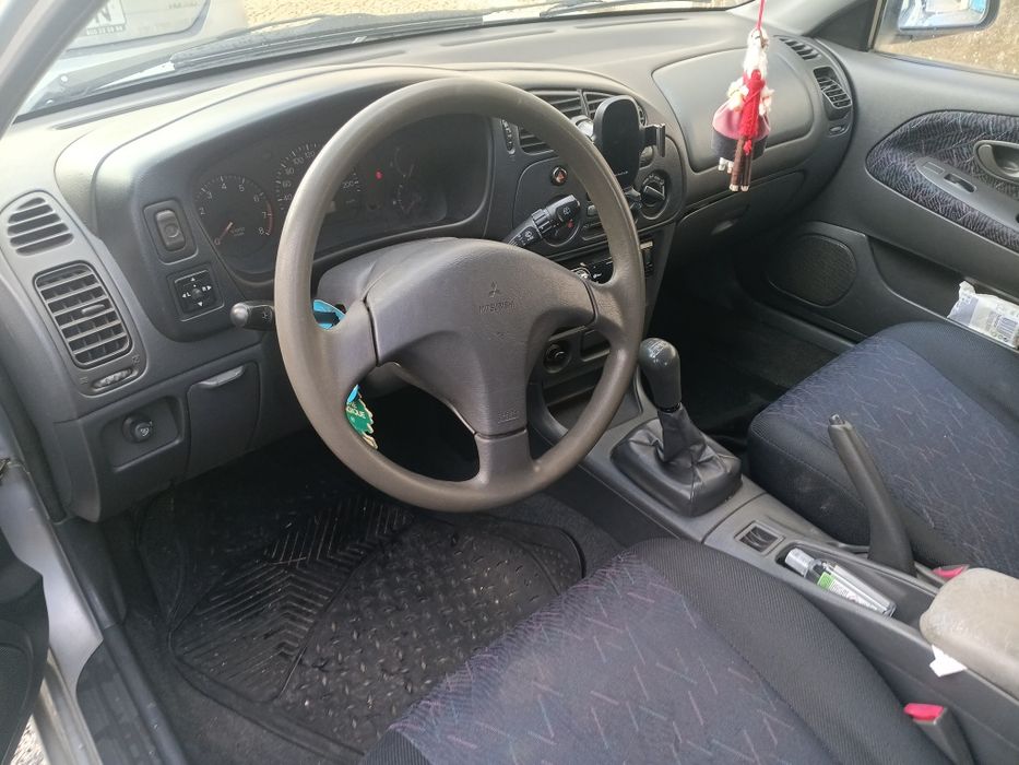 Mitsubishi Colt 1.3 GLX 1998 (com barra de reboque)