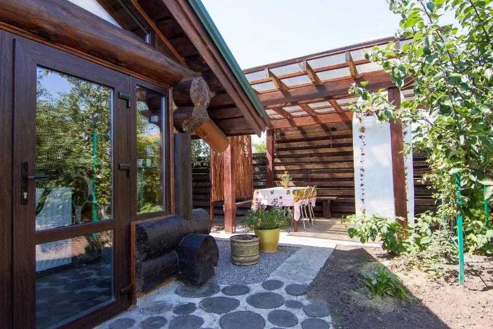 Будинок подобово з басейном та сауною у Гатному МТеремки.