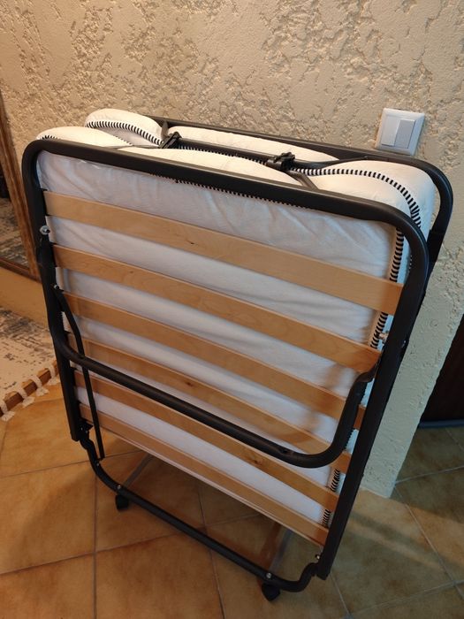 Cama dobrável em excelente estado - 80x190cm