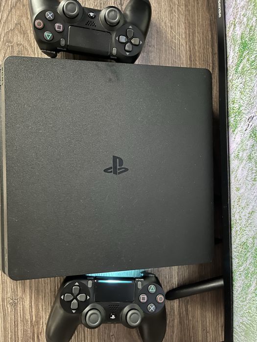 Sony PlayStation 4 Slim 1TB + 2 джойстики, ідеальний стан