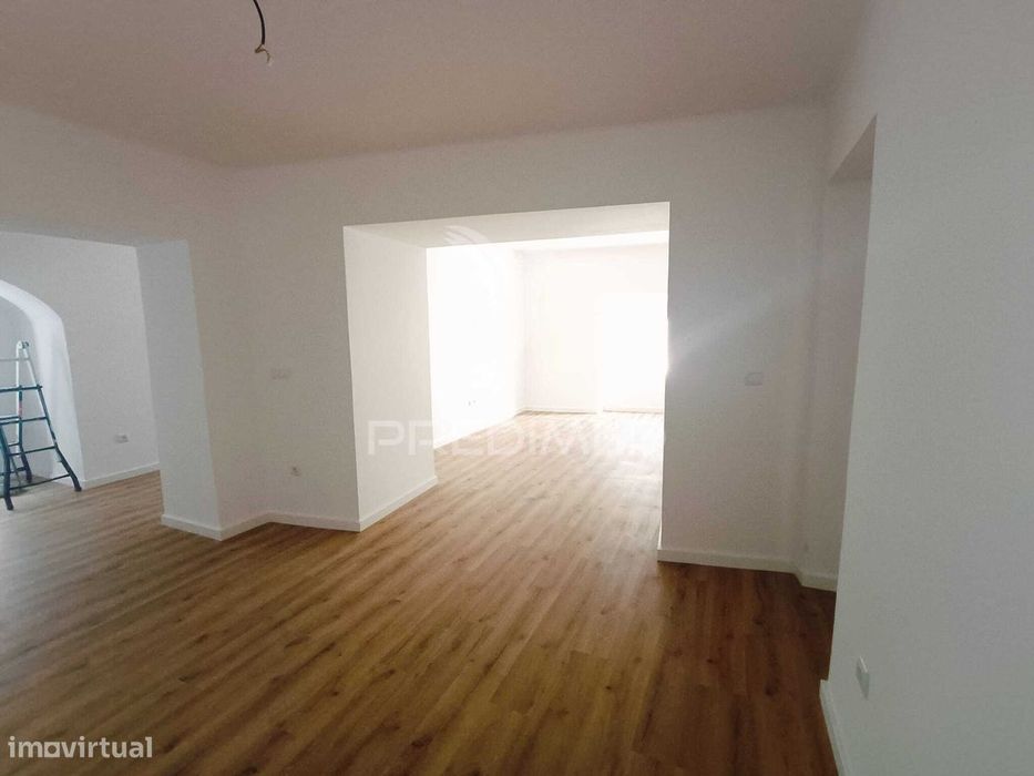 Apartamento T2 Totalmente Remodelado – Centro da Cidade