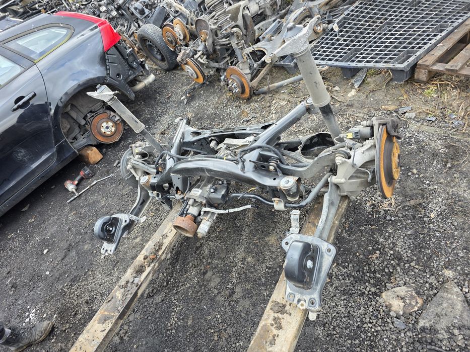 Wózek zawieszenie tył belka trawers wachacz zwrotnica volvo xc40 awd