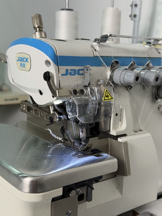 Máquina de Costura Overlock Industrial Jack E4
