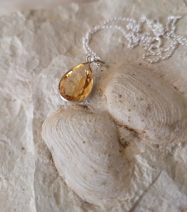 Fios e pingentes em Prata e pedras naturais ,feito artesanalmente.