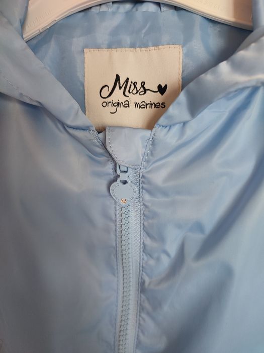 Блакитна куртка вітрівка на дівчинку 4/5 років