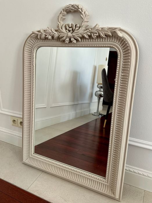 Nowe, piękne lustro francuskie w kolorze szarości.