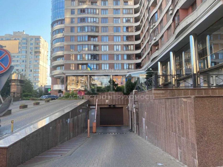 Продаж ПАРКИНГ Голосіївський Центр Жилянська ЖК Дипломат Холл ЖК АУРУМ