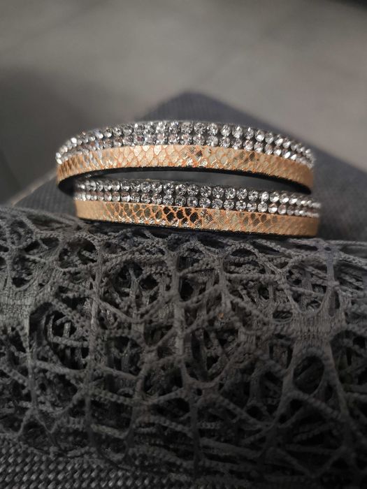 Połyskująca pomarańczowa bransoletka tzw. "syrenka"