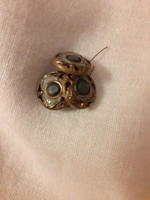 Botões muito antigos com mais de 80 anos