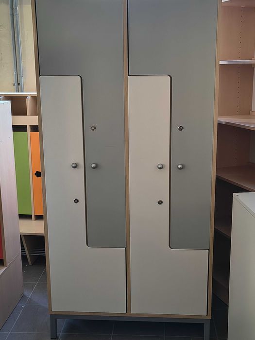 Regały szafki krzesełka