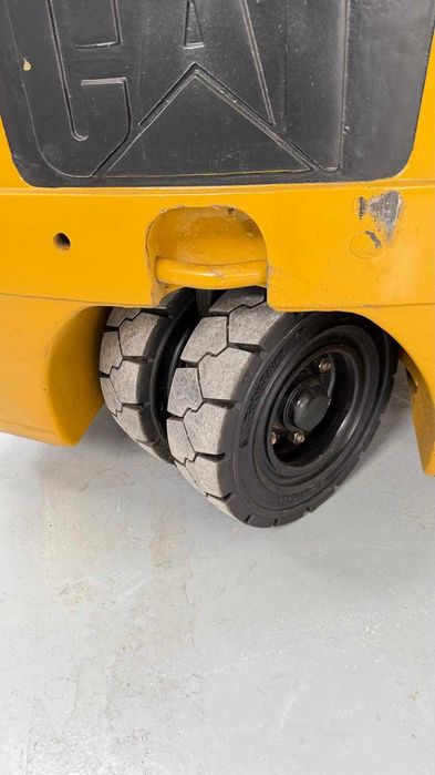 Empilhador 1600 Kg CAT