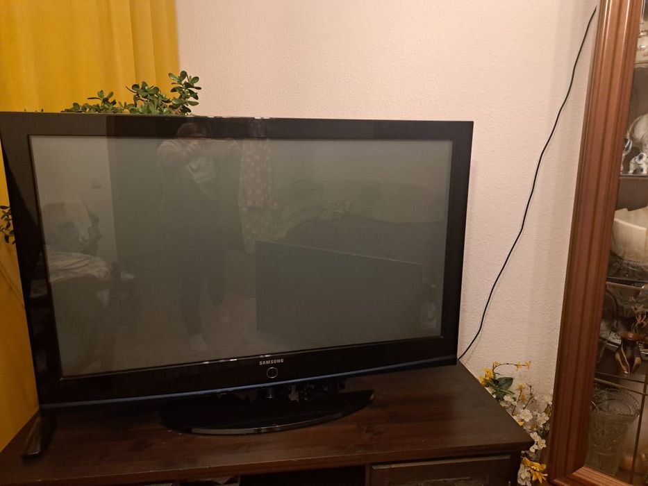 Продається телевізор Samsung вживаний в хорошому стані.