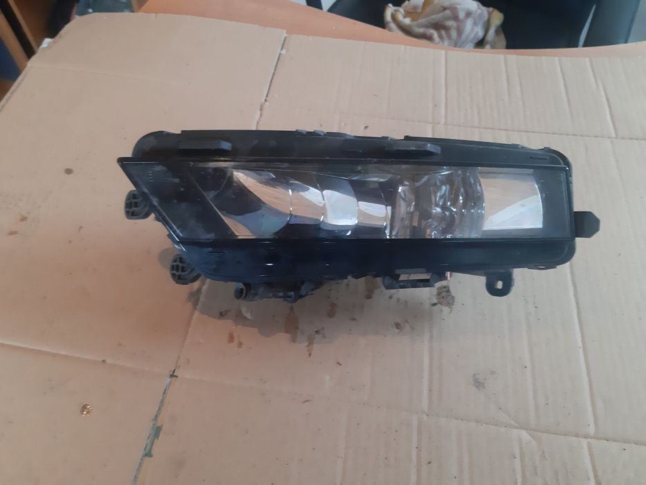 Sprzedam lewy halogen skoda octavia III