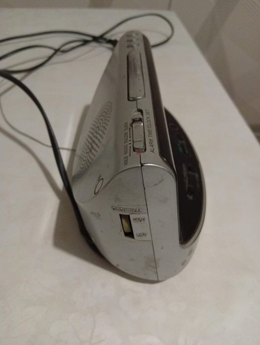 Радіо-  годинник SONY