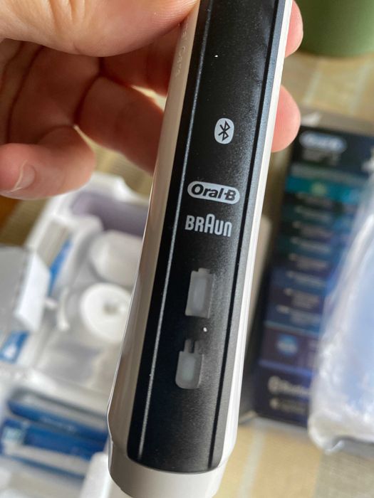 Escova de dentes eléctrica Oral B Smart 4