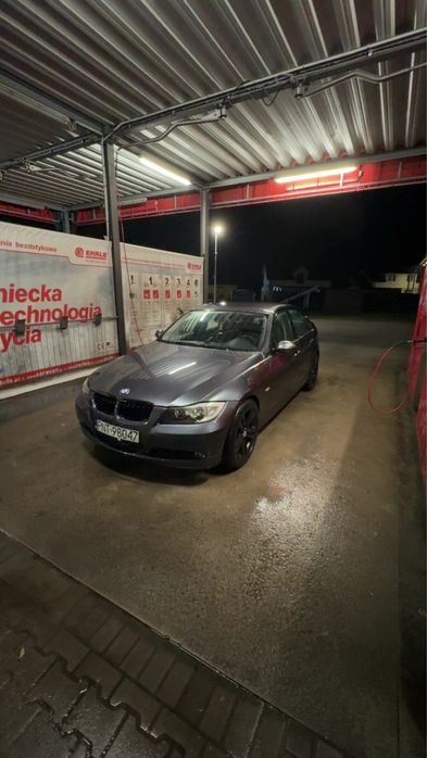 BMW E90 318i benzyna
