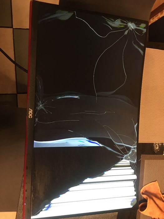 Monitor Curvo AOC 24’ 144Hz (Ecrã Partido)