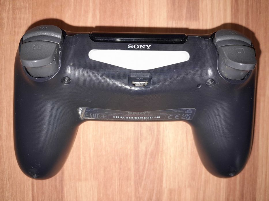 Consola Ps4 com 2 comandos